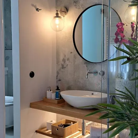 Verani Lefkas Town *