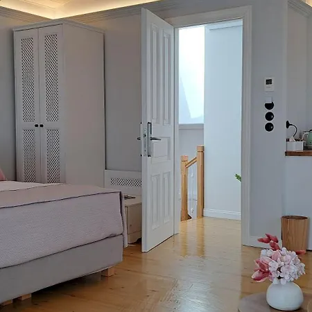 Verani Lefkas Town *