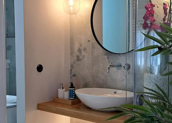 Verani Lefkas Town *